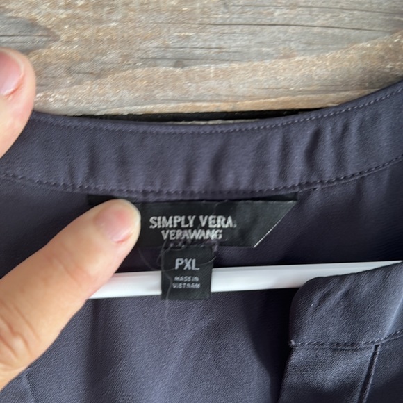 Vera Wang, V-neck tunic top - Picture 2 of 4